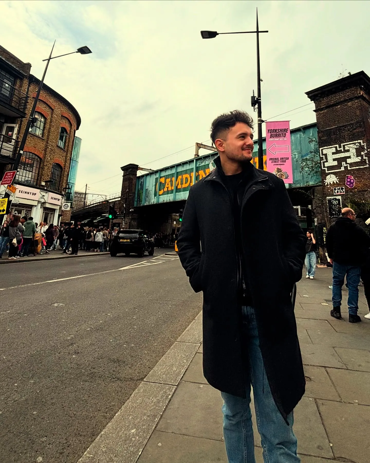 Juan Pablo Castro en plena calle de Camden, en Londres