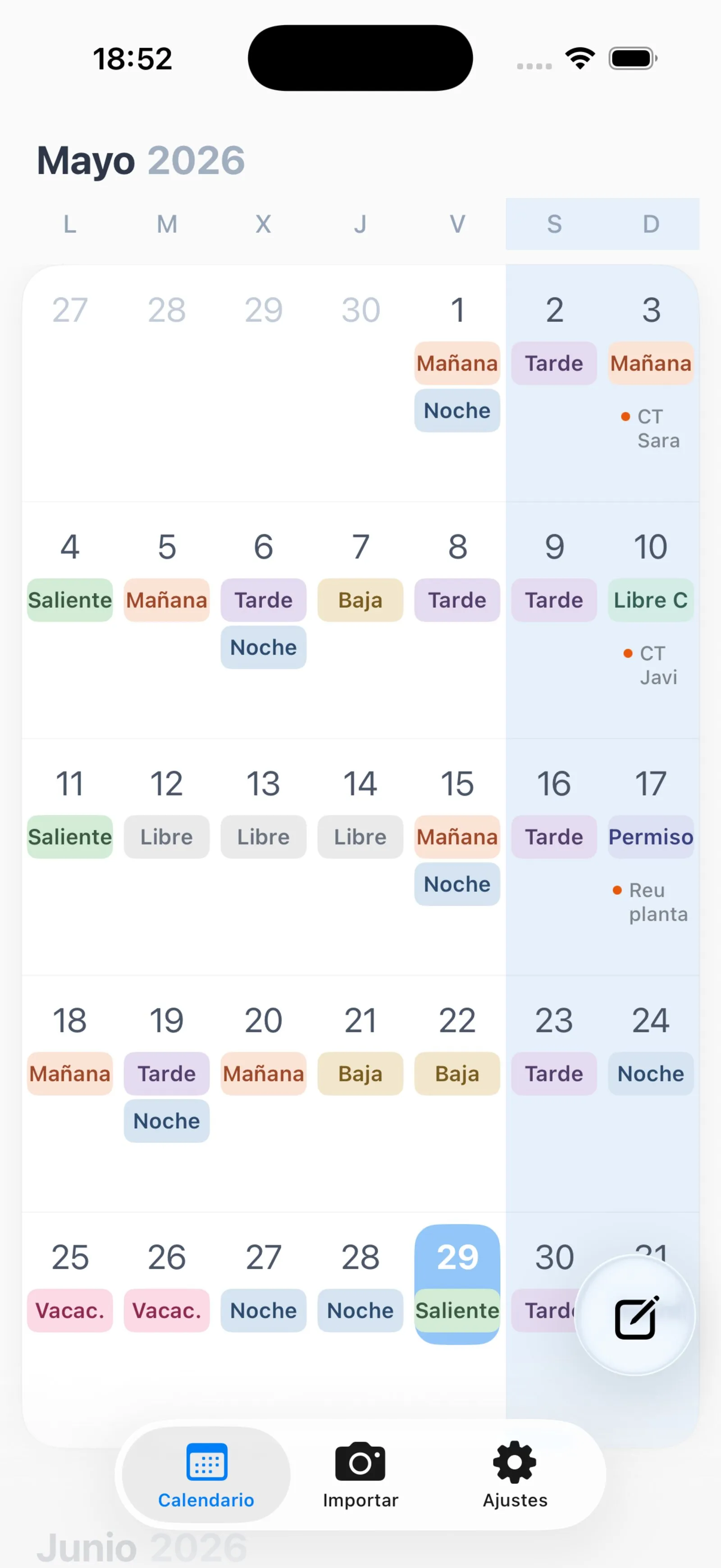 Vista mensual con etiquetas de turno codificadas por color